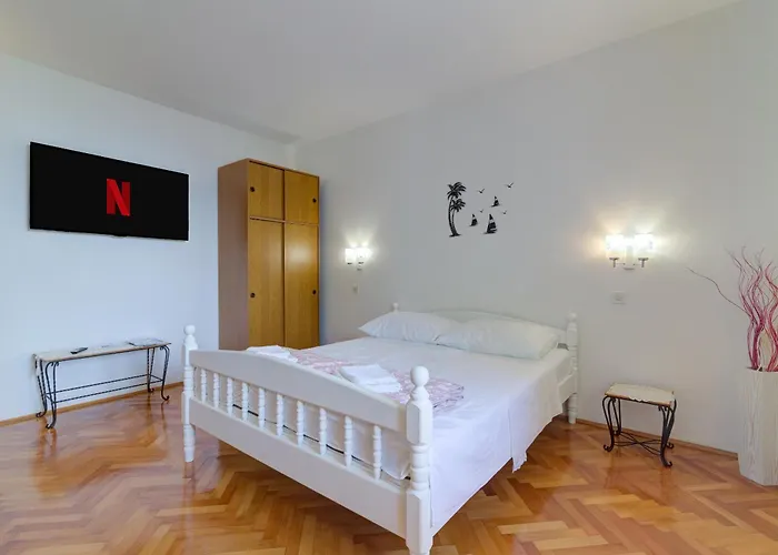 Apartments By The Beach Adela Senj