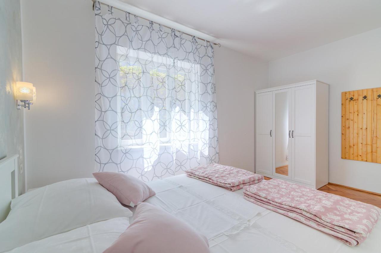 By The Adela Senj Appartement