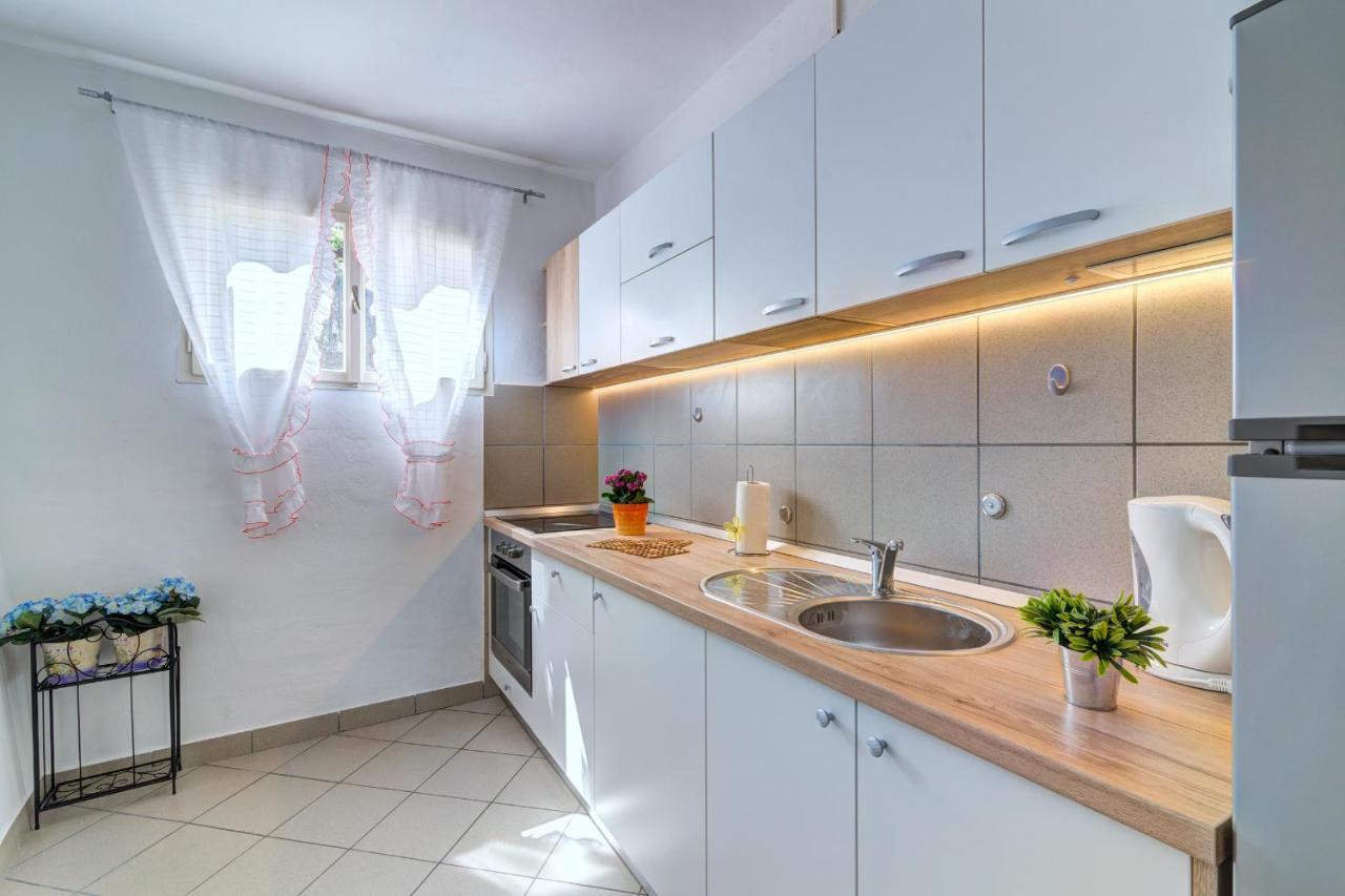 By The Adela Senj Appartement