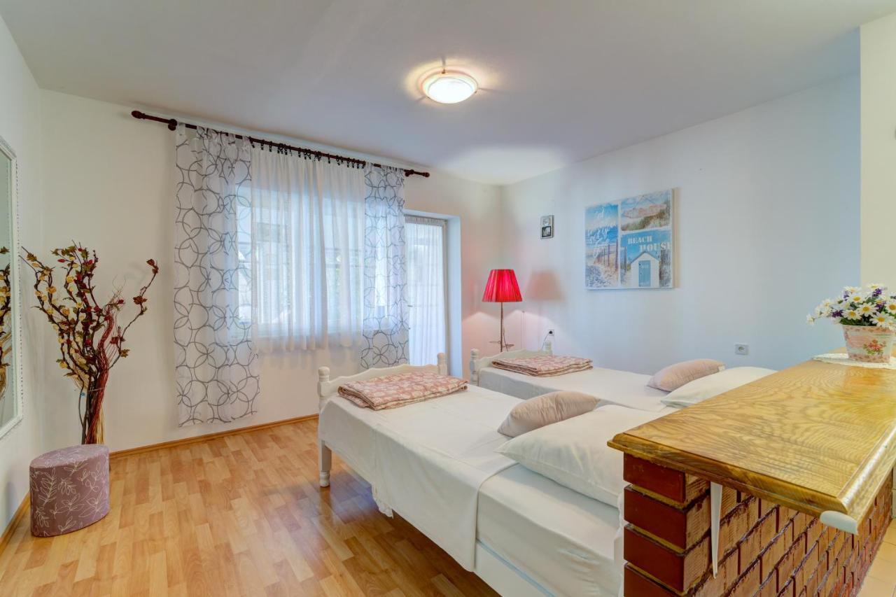 Appartement By The Adela Senj *