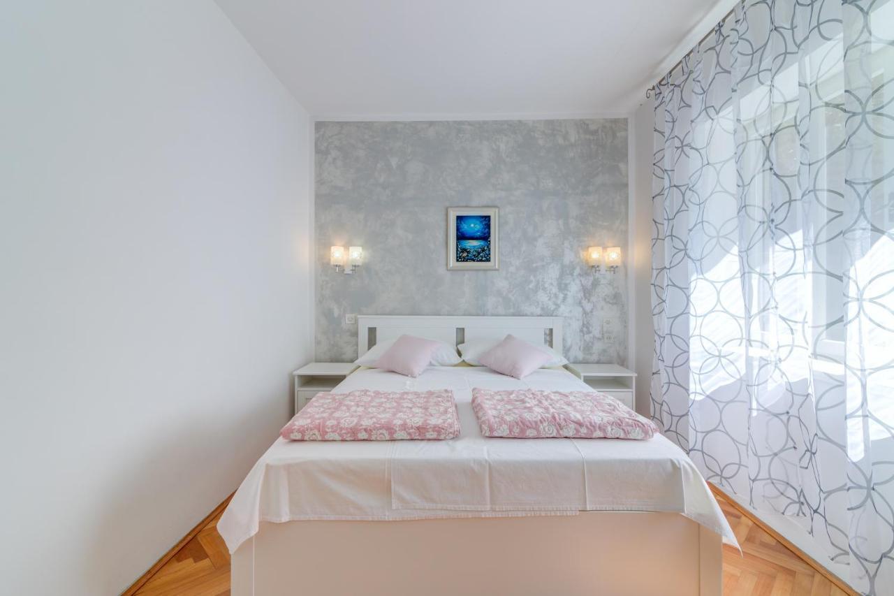 Appartement By The Adela Senj *